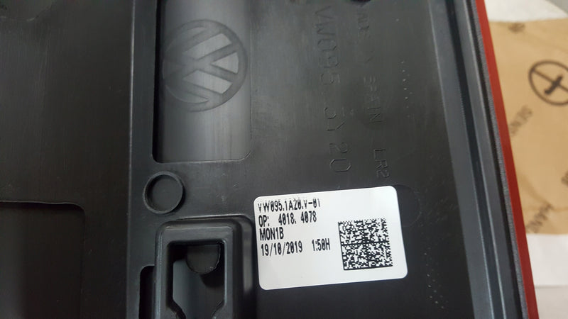 Listwa drzwi PR tył VW TOUAREG III 760854950D NOWA