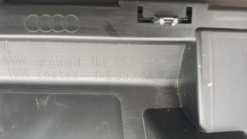 Listwa drzwi lewy tył AUDI E-TRON 4KE853969 demontaż