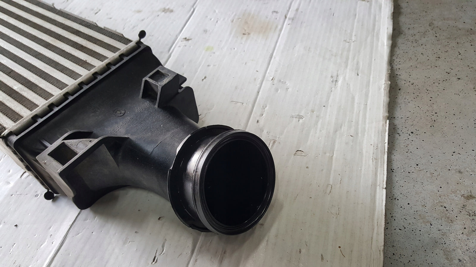 Chłodnica intercooler AUDI A4 (B9) A5 A6 (C8) A7 Q5 8W0145805AD demontaż