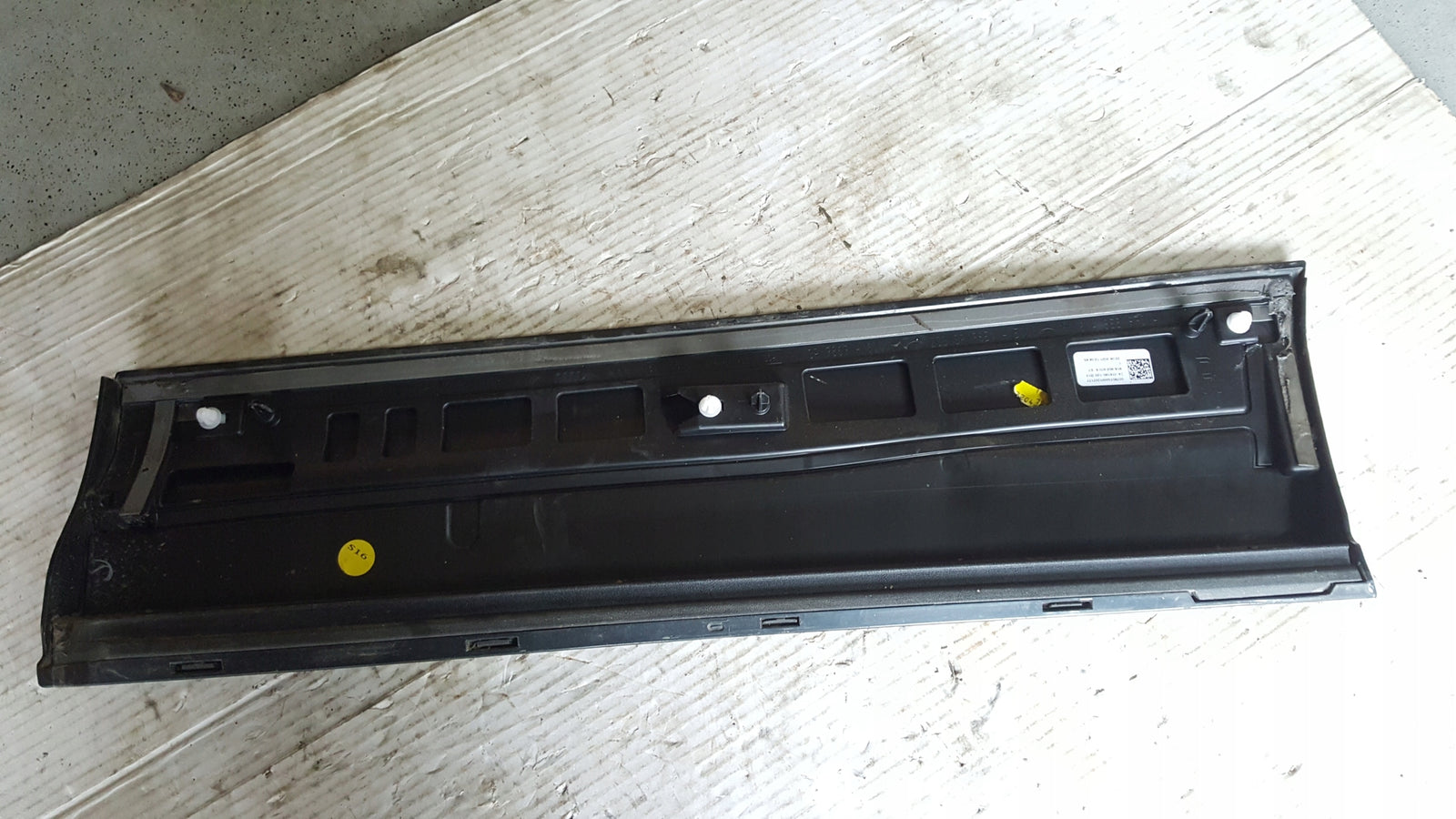 Listwa drzwi prawy tył AUDI Q2 S-LINE 81A853970A