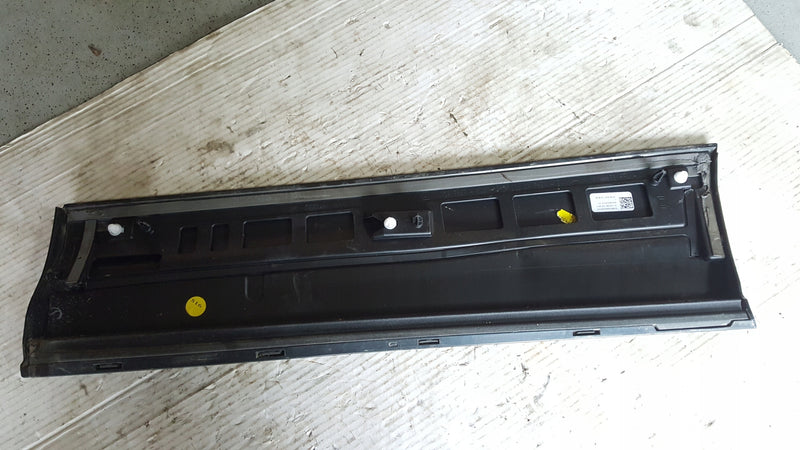 Listwa drzwi prawy tył AUDI Q2 S-LINE 81A853970A