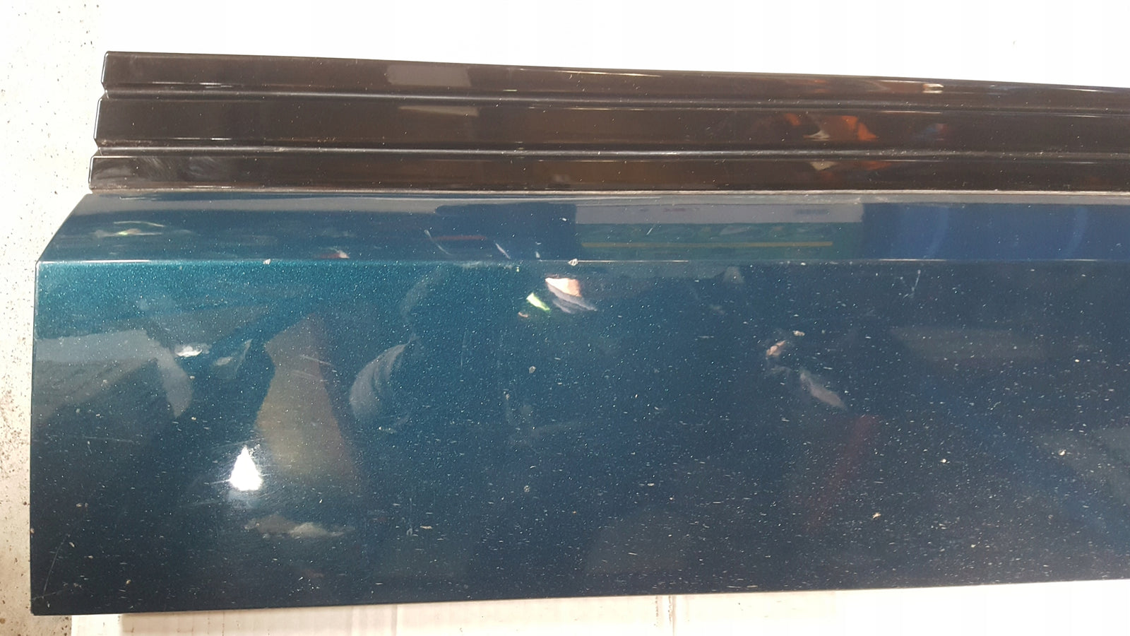 Listwa drzwi prawy przód AUDI E-TRON 4KE853960