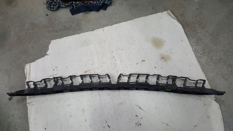 NOWY ORYGINALNY ślizg zderzaka tylnego SKODA OCTAVIA IV kombi 5E7807863