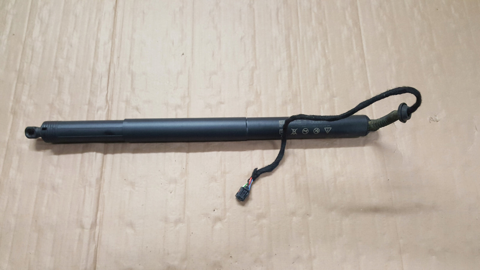 SIŁOWNIK TELESKOP KLAPY AUDI A5 8W8 8W8827851E