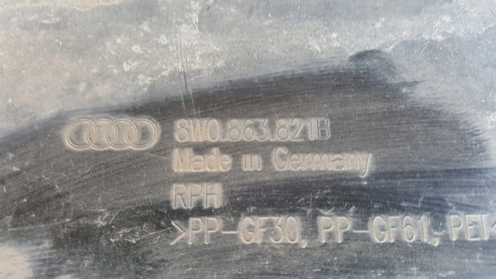 Osłona płyta pod silnik AUDI A4 B9 8W 8W0863821B demontaż