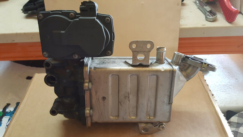 Zawór EGR chłodnica spalin VW 04L131512T demontaż