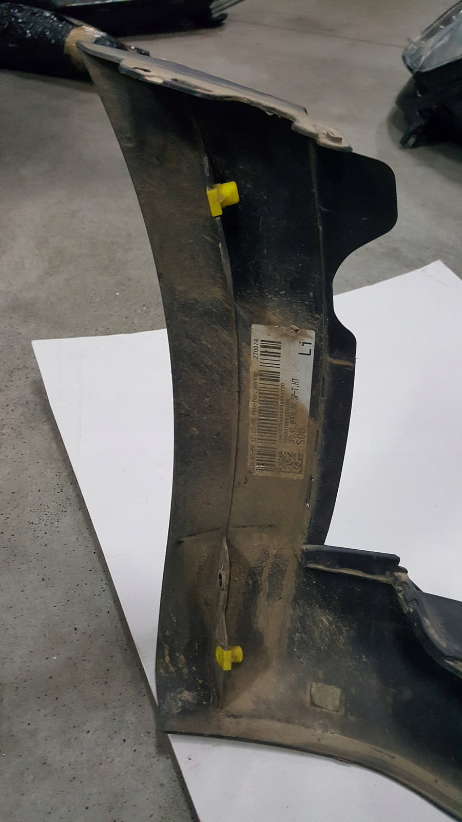 Narożnik listwa zderzaka lewy przód AUDI A4 (B9) ALLROAD 8W0807061B