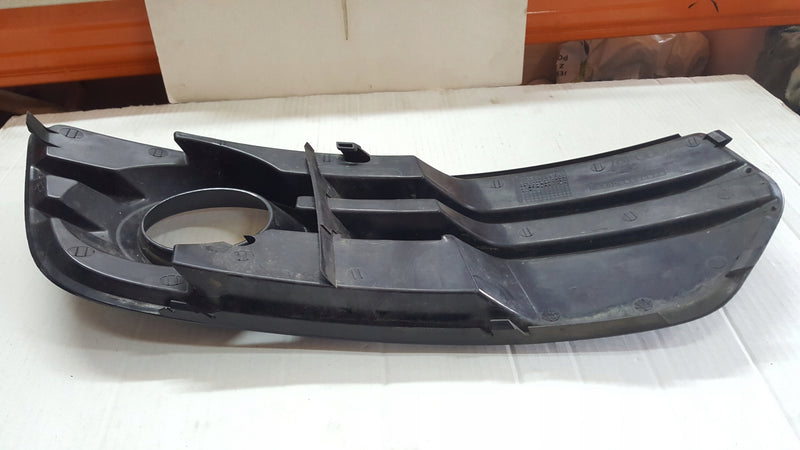 Kratka zderzaka lewy przód AUDI Q5 8R0807681A demontaż