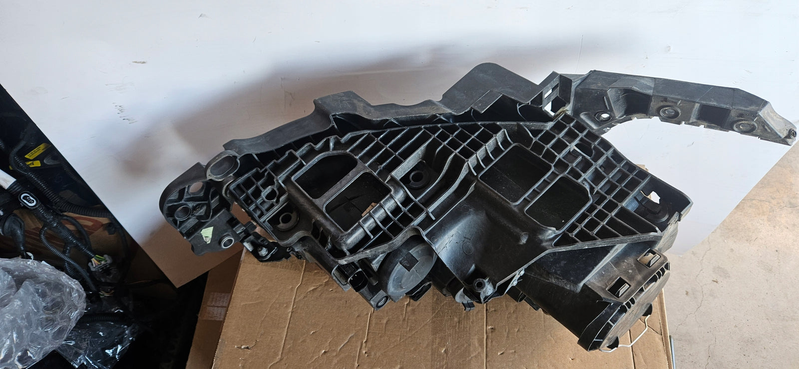 Le reflektor wraz z platformą mocującą Vw Golf 6 5K1941005P 2014r IDEAŁ