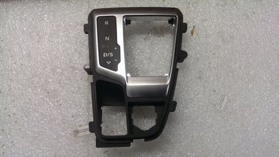 Ramka panel biegów AUDI Q5 II 80B713111C demontaż