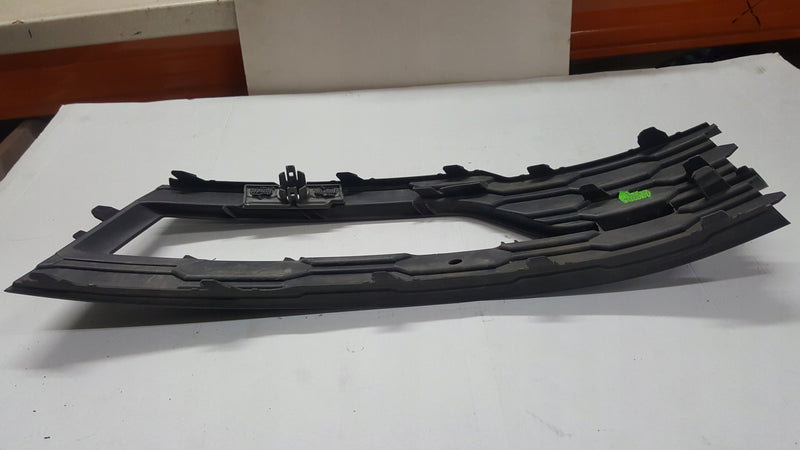 Kratka zderzaka przedniego lewa strona SKODA OCTAVIA IV 5E3807681A