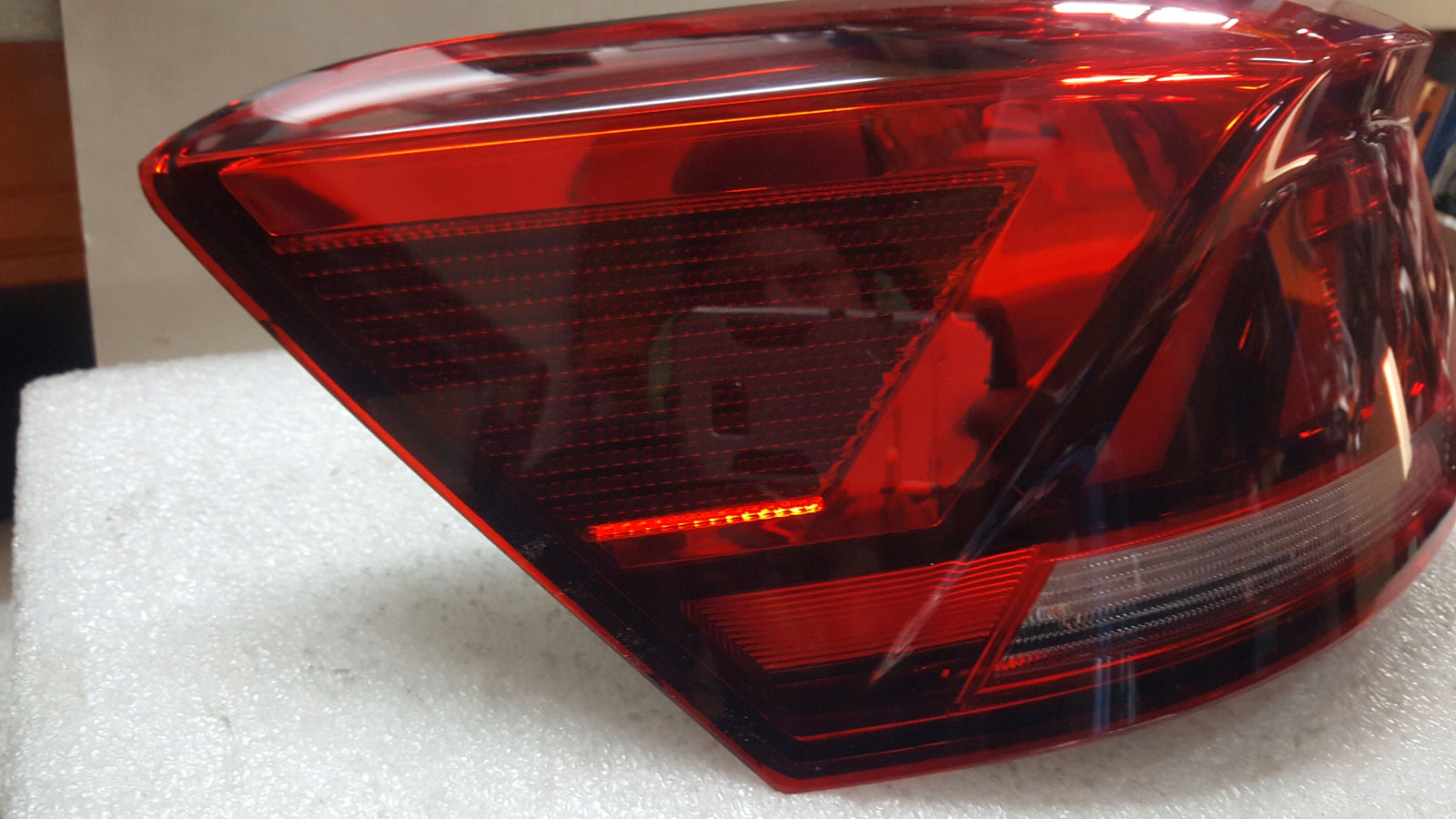 Tylna lewa lampa LED w błotnik VW T-ROC lift 2GA945095D demontaż