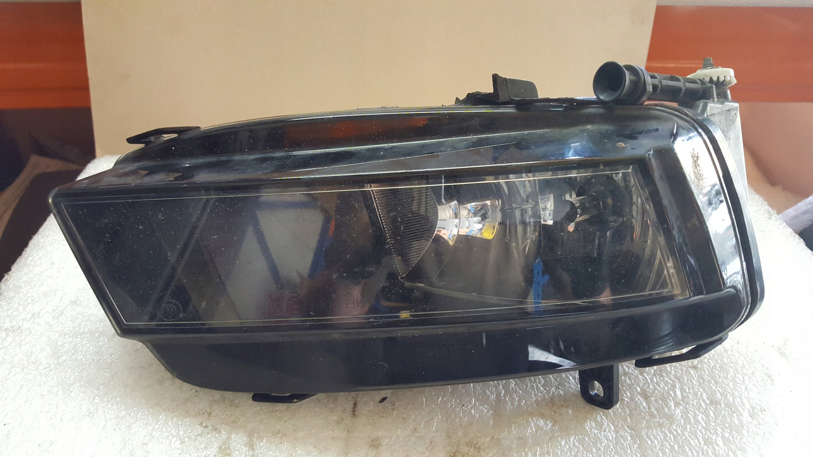 Prawy halogen VW GOLF VII 5G0941662D demontaż
