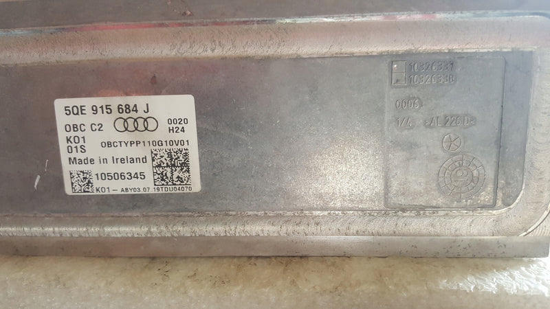 Ładowarka akumulatora AUDI E-TRON 5QE915684J