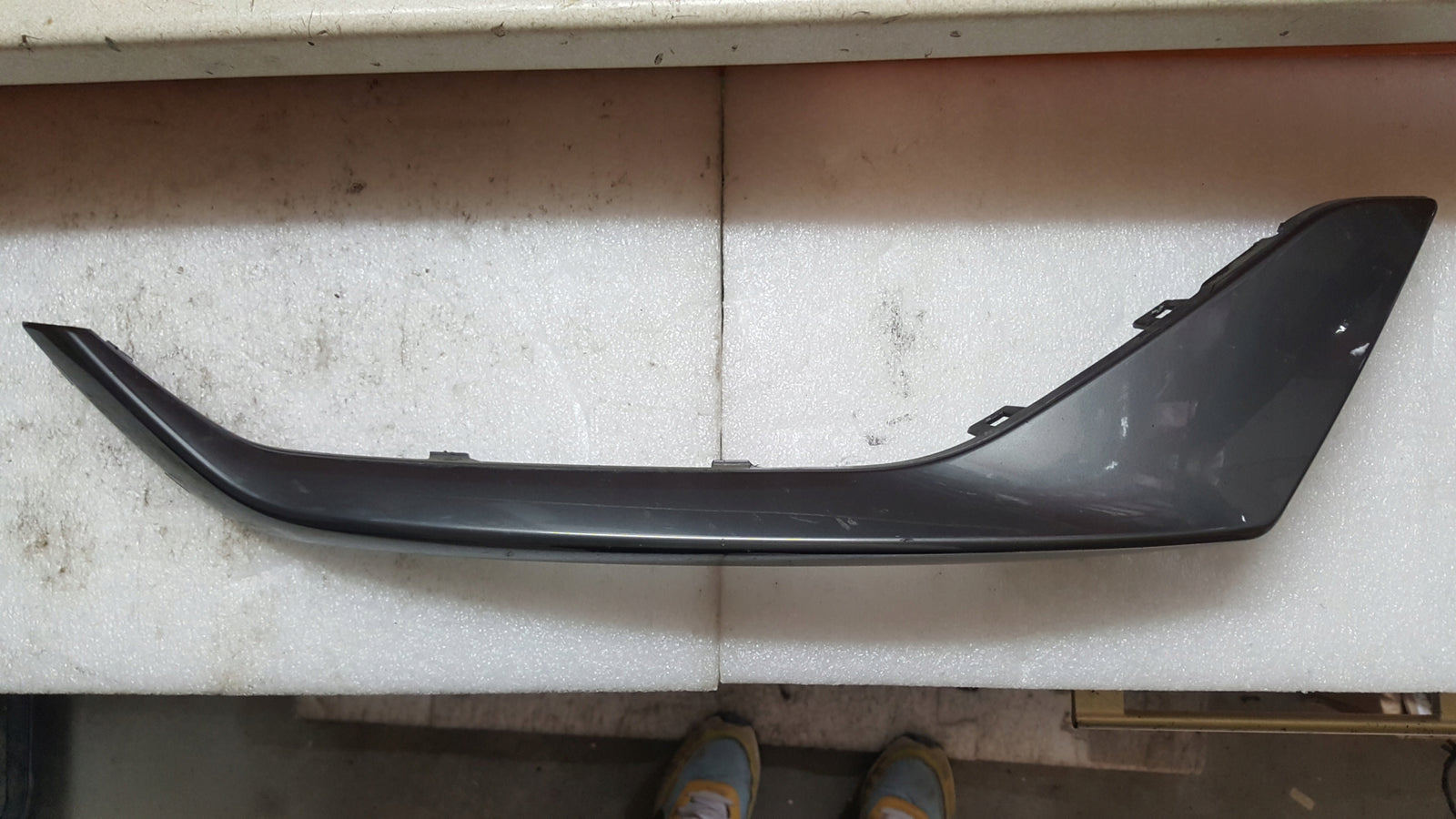Listwa zderzaka przedniego prawa strona SEAT ATECA 575853712A demontaż
