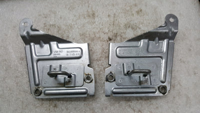 Lewy + prawy rygiel maski VW TIGUAN 5NA868449B 5NA868450B demontaż