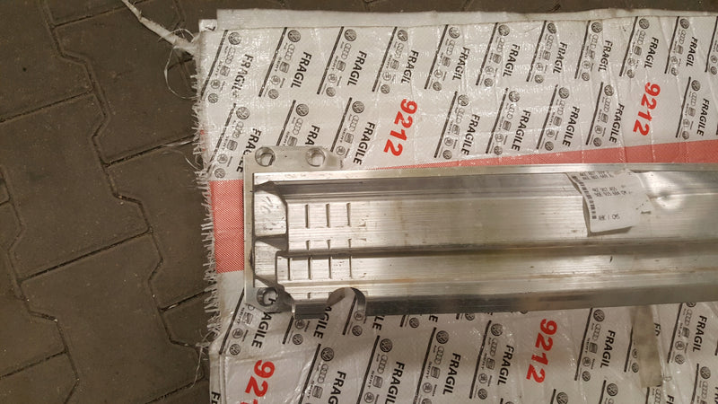 BELKA ZDERZAKA TYŁ WZMOCNIENIE AUDI E-TRON 4KE 4KE807309D 4KE807669A