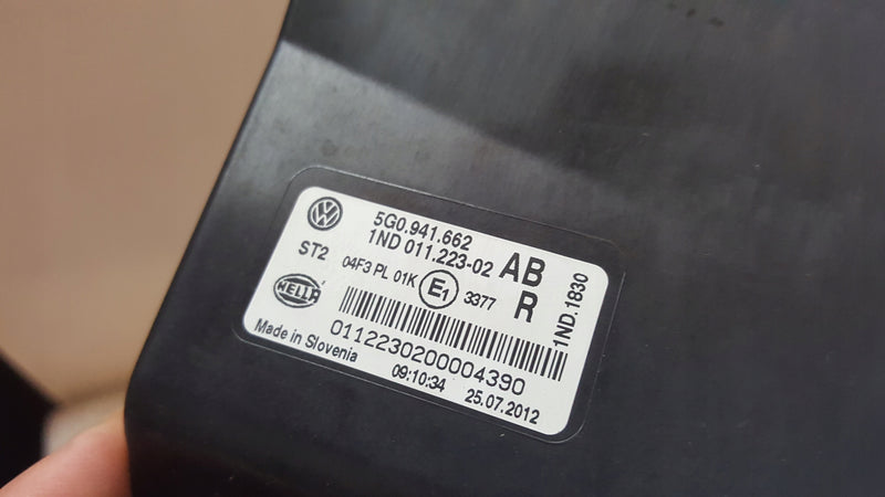 Prawy halogen VW GOLF VII 5G0941662 demontaż