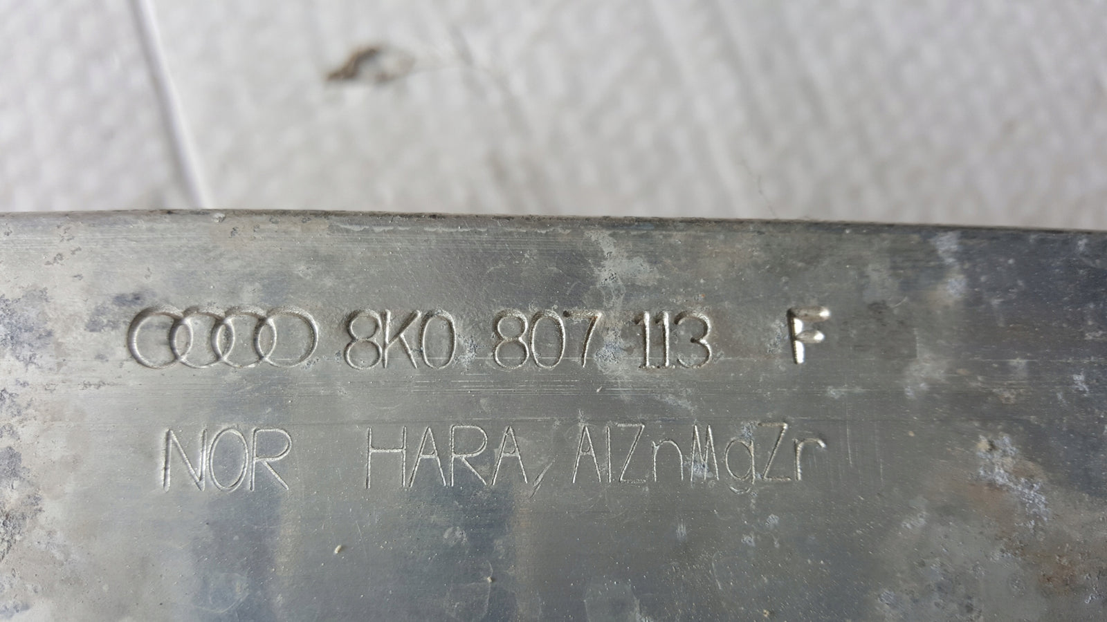 Belka zderzaka przedniego AUDI A4 (B8) A5 RS4 RS5 LIFT 8K0807113F demontaż