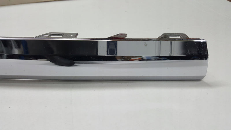 Listwa chrom zderzaka przedniego lewa strona VW TOUAREG 7P6853253 demontaż