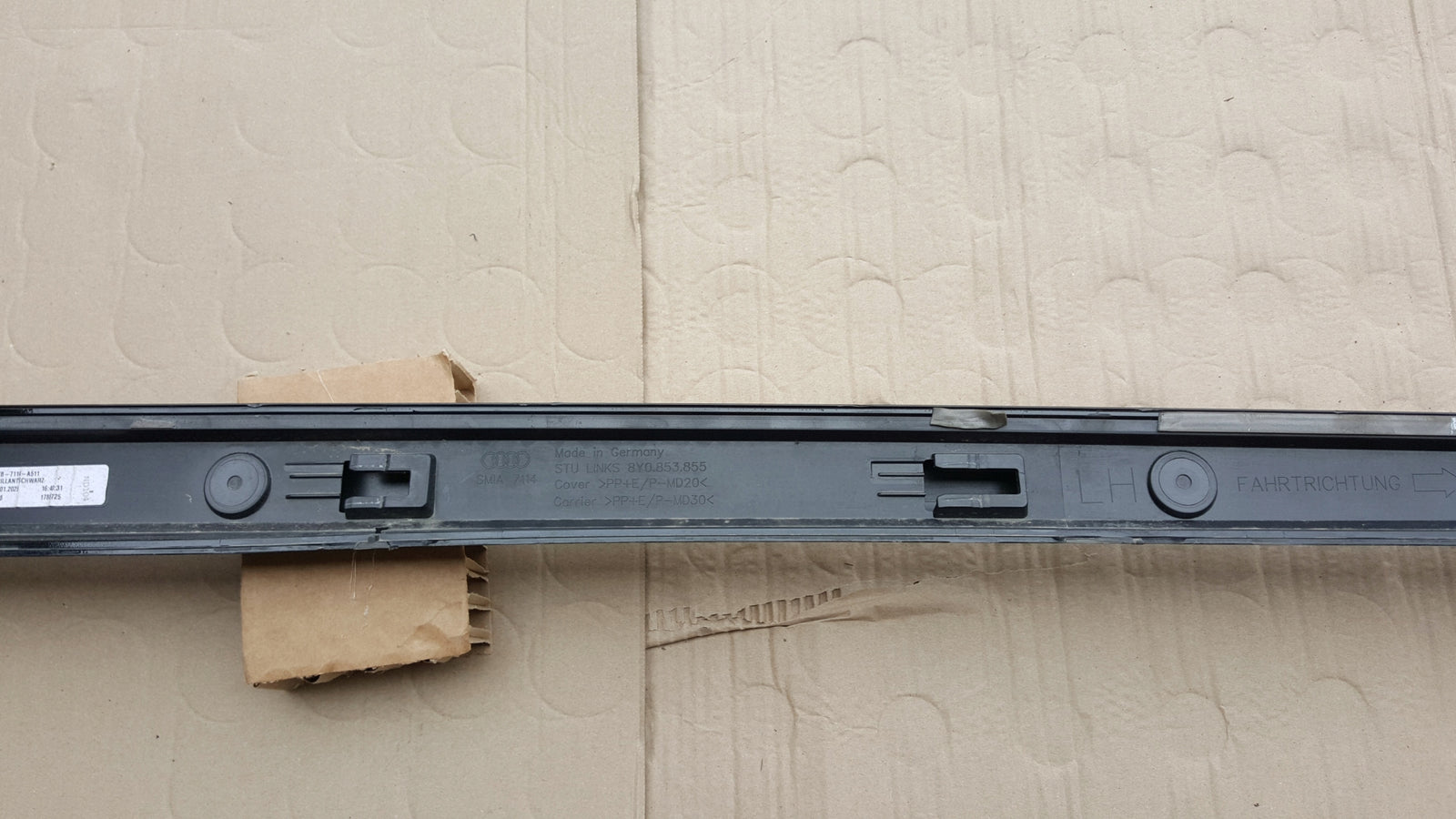 Listwa progowa lewa strona AUDI A3 8Y0853855 demontaż