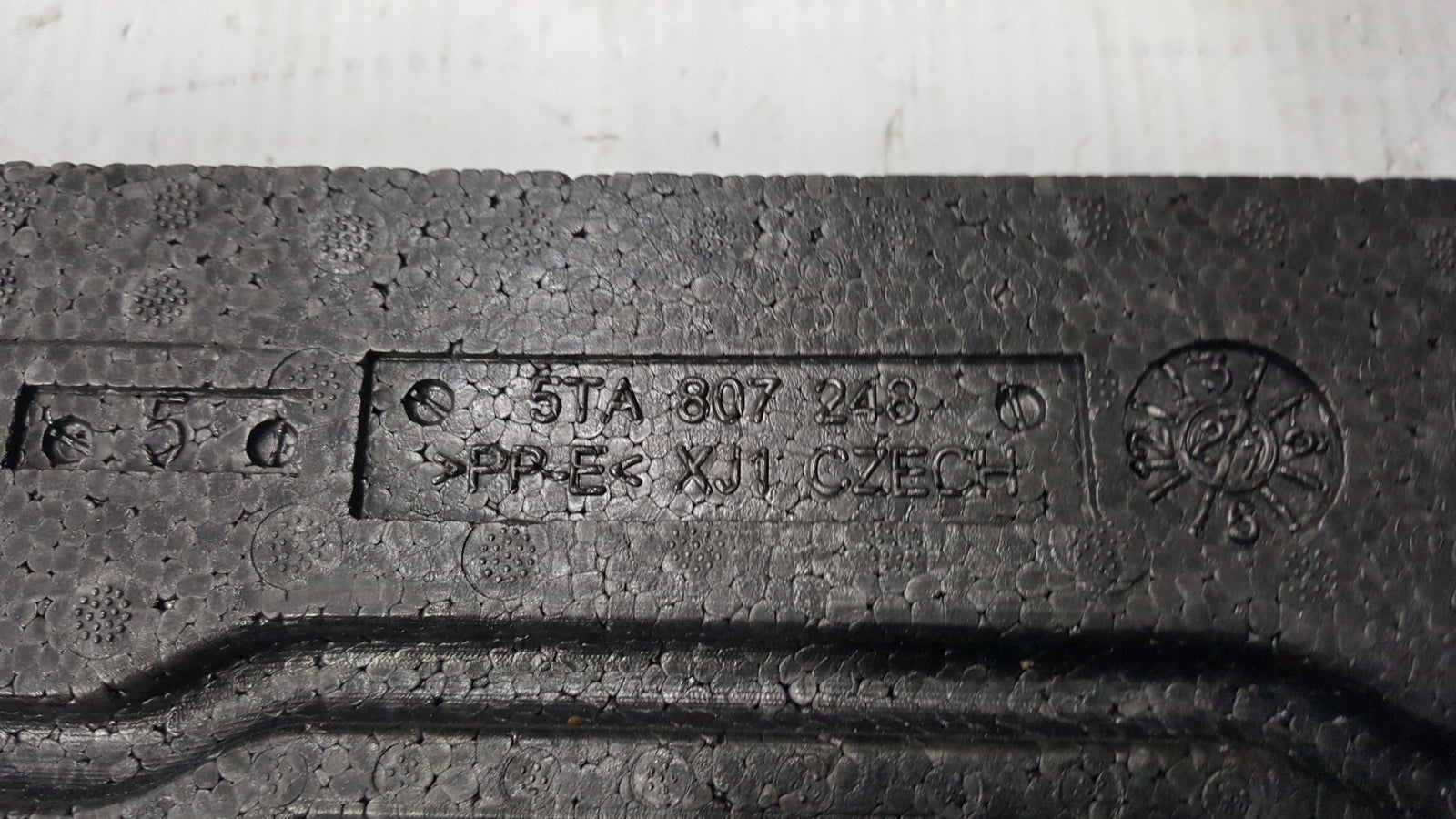 Belka zderzaka przód + absorber + czujnik VW TOURAN 5TA807611 5TA807248