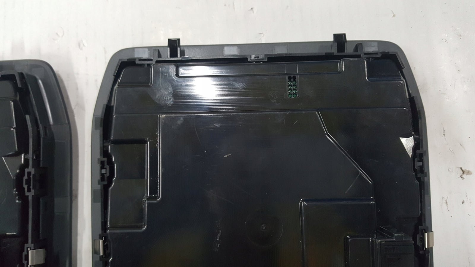 Lampka podsufitki AUDI Q4 89A959569 demontaż