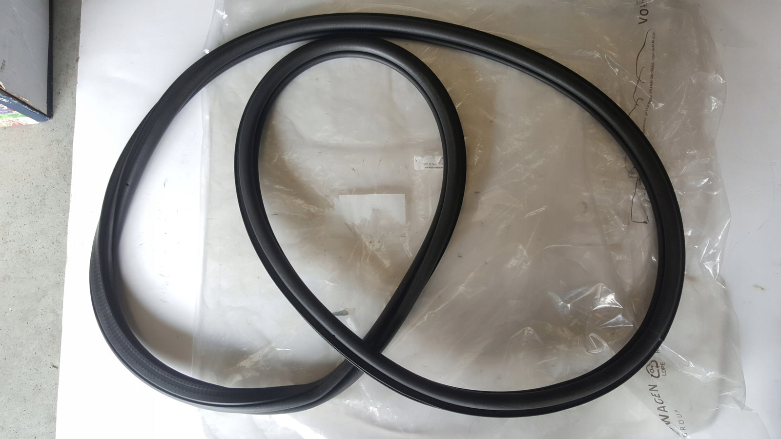 NOWA ORYGINALNA uszczelka drzwi prawy tył SEAT IBIZA 6F0867368E