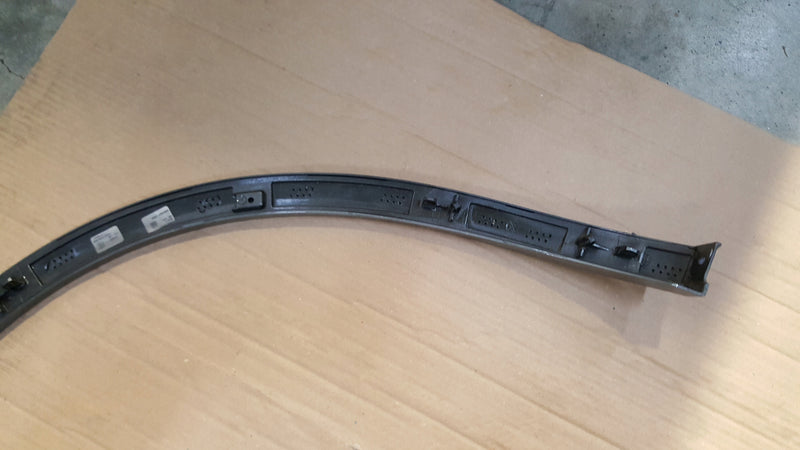 VW TOUAREG III 18R- LISTWA BŁOTNIKA PRAWA TYŁ 760853818C