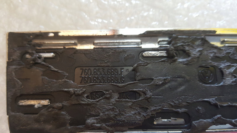 Listwa V8 przód LE strona VW TOUAREG 760853689F