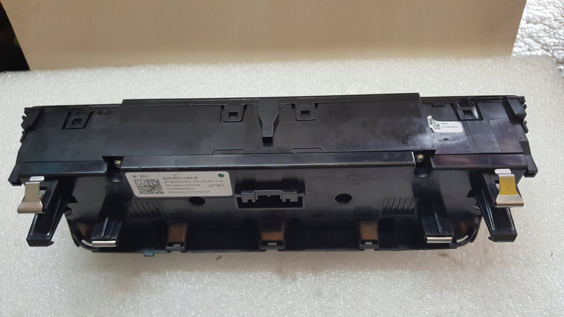 Panel klimatyzacji AUDI E-TRON 4J3820043B
