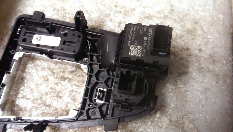 Ramka panel biegów AUDI Q5 II 80B713111C demontaż