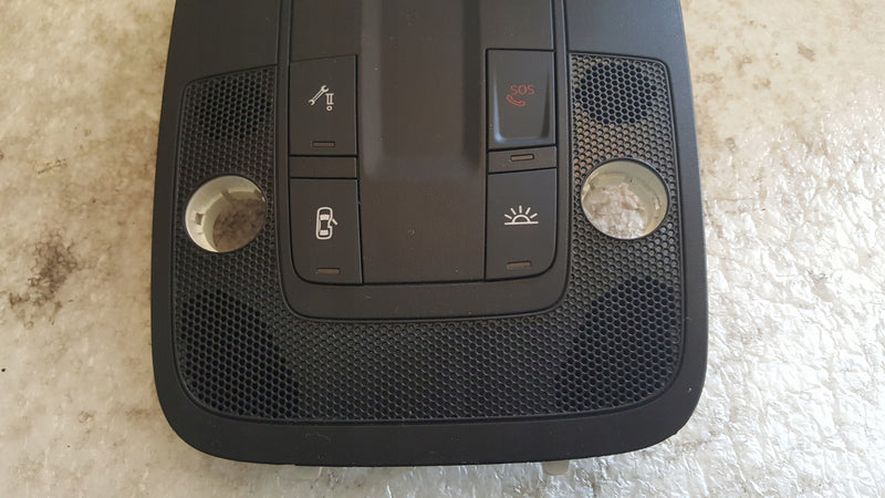 Lampka podsufitki AUDI Q2 81A947135BN demontaż