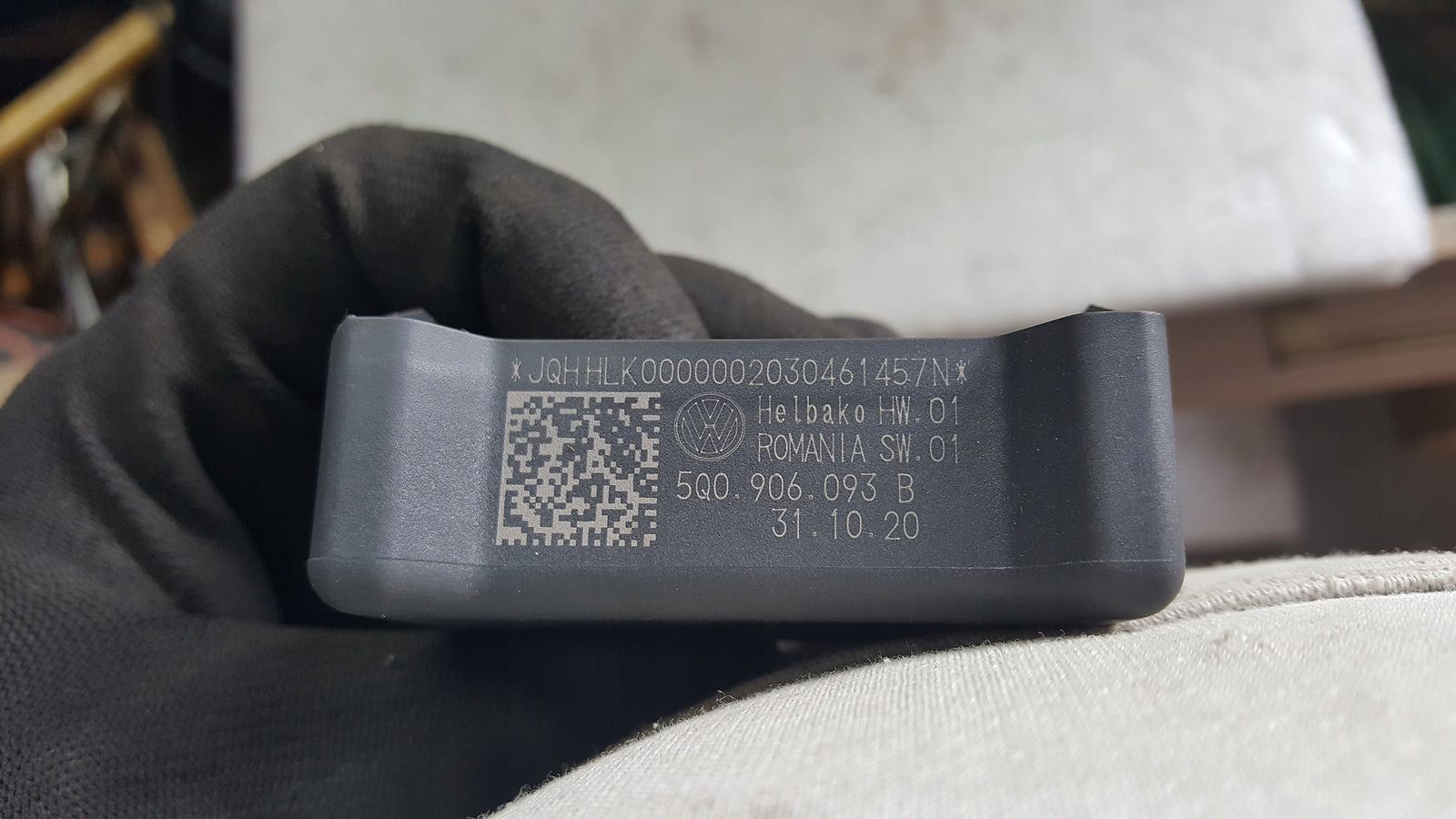 Moduł sterownik pompy paliwa VW AUDI SEAT SKODA 5Q0906093B demontaż