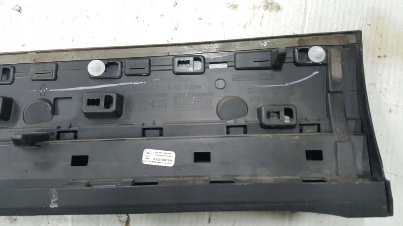 Listwa drzwi prawy tył AUDI Q5 S-LINE 80A853970B demontaż