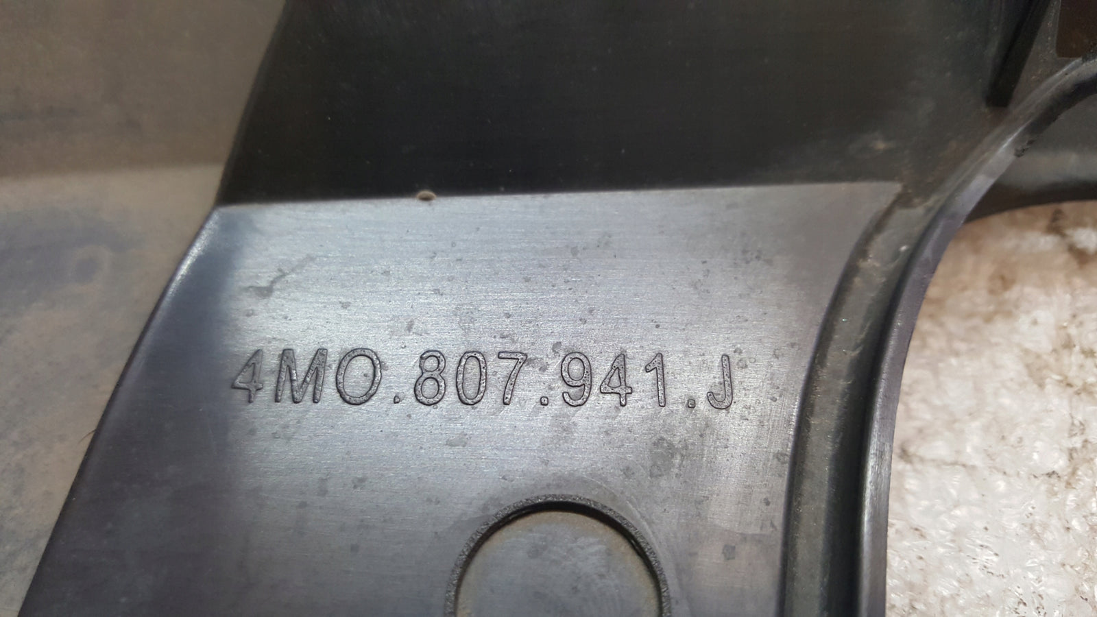 Dokładka dyfuzor zderzaka tylnego AUDI Q7 4M0807941J demontaż