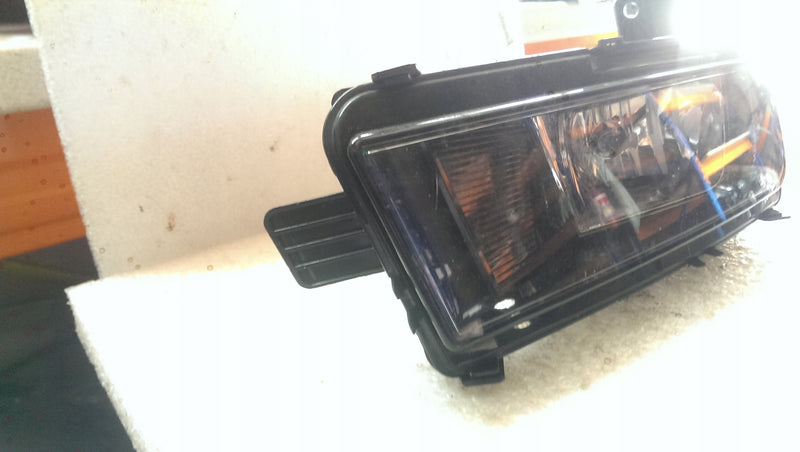 Prawy halogen VW TOURAN 5TA941662A demontaż