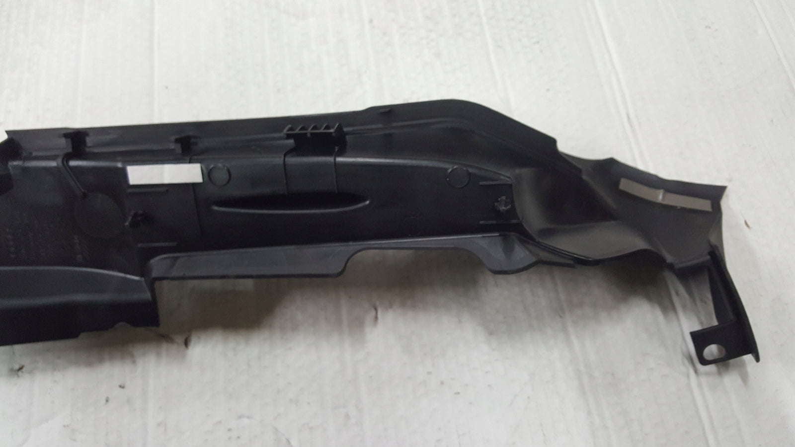 Nakładka błotnika prawy przód AUDI A4 B9 8W0821170
