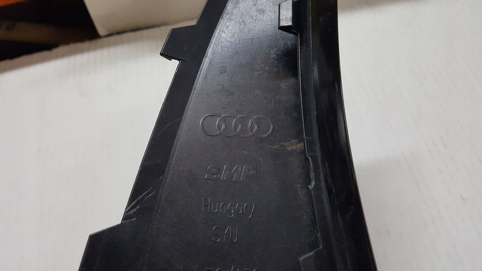 Listwa zderzaka tylnego prawa strona AUDI Q3 S-LINE 83F807968 demontaż