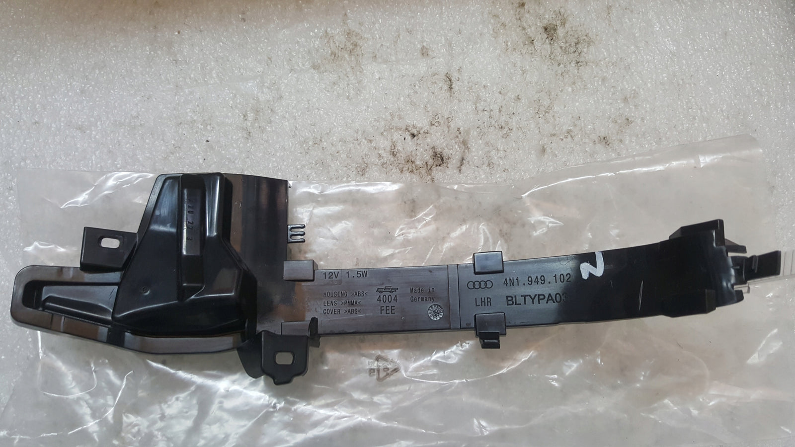 NOWY ORYGINALNY prawy kierunek lusterka zewnętrznego AUDI A6 A8 4N1949102