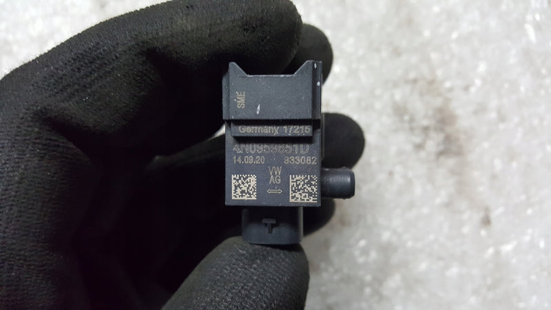 Czujnik uderzenia VW AUDI 4N0959651D demontaż