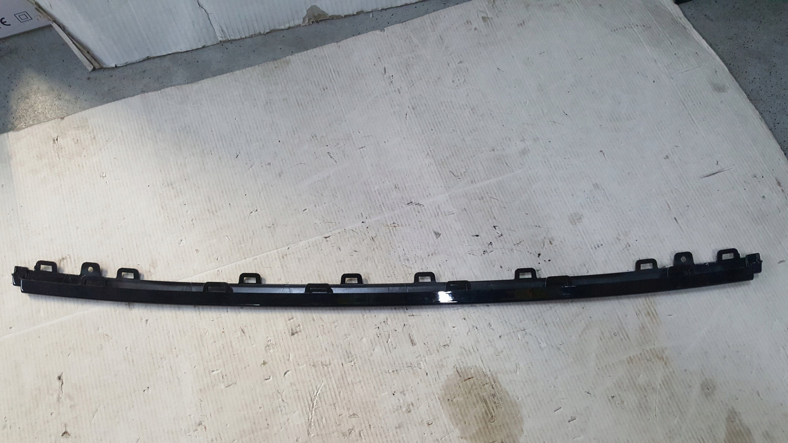 Środkowa listwa zderzaka przedniego VW PASSAT B8 3G0853245E NOWA ORYGINAŁ
