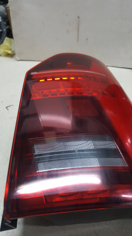 Lampa LED prawy tył VW T6.1 MULTIVAN TRANSPORTER 7LA945208B demontaż