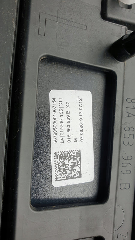 Listwa drzwi lewy tył AUDI Q2 81A853969B
