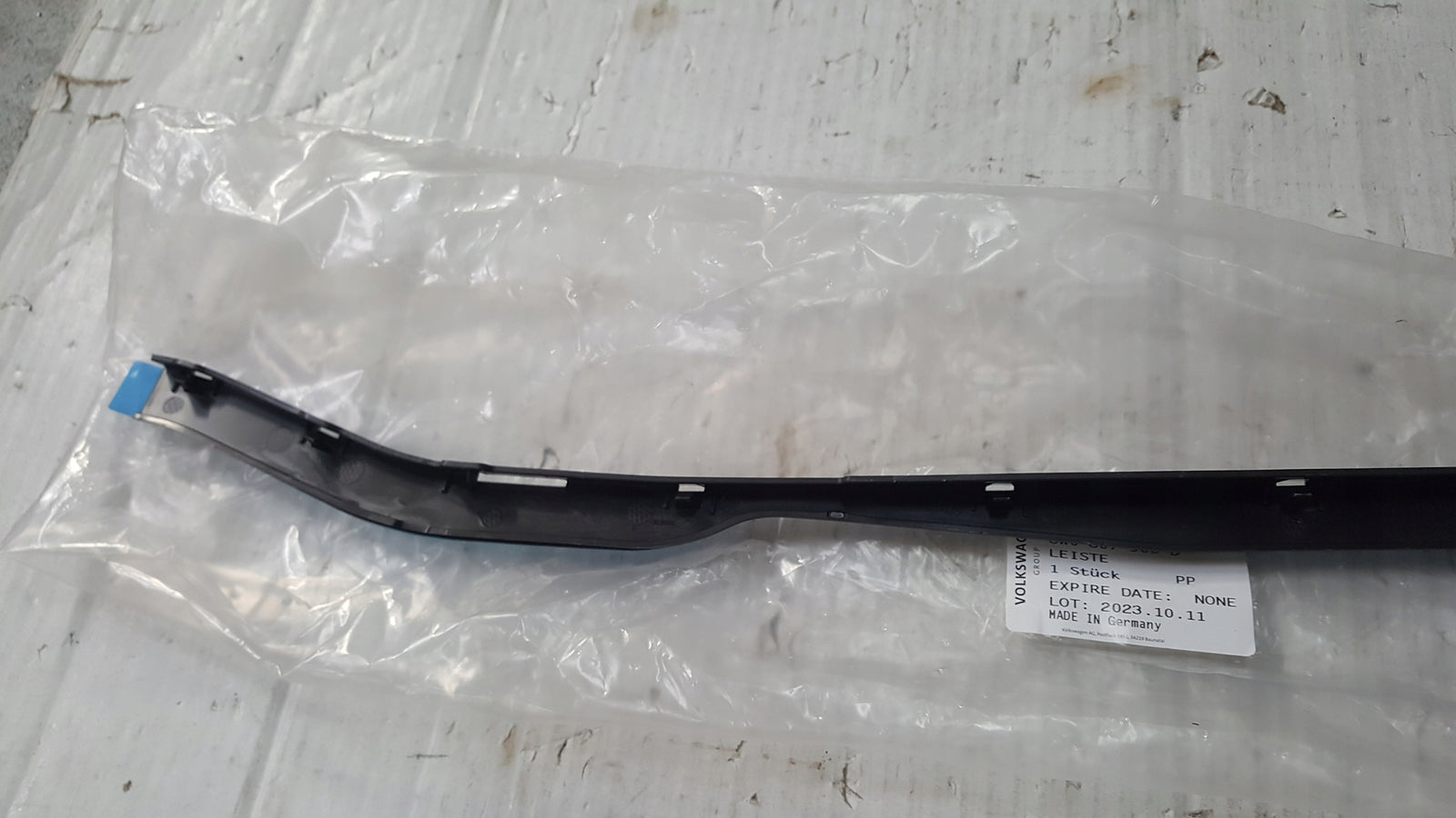 NOWA ORYGINALNA listwa mocowanie zderzaka tylnego AUDI A4 (B9) 8W0807900D