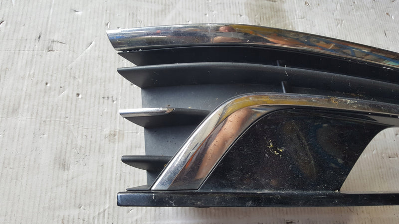Kratka zderzaka prawy przód VW PASSAT B7 3AA853666A
