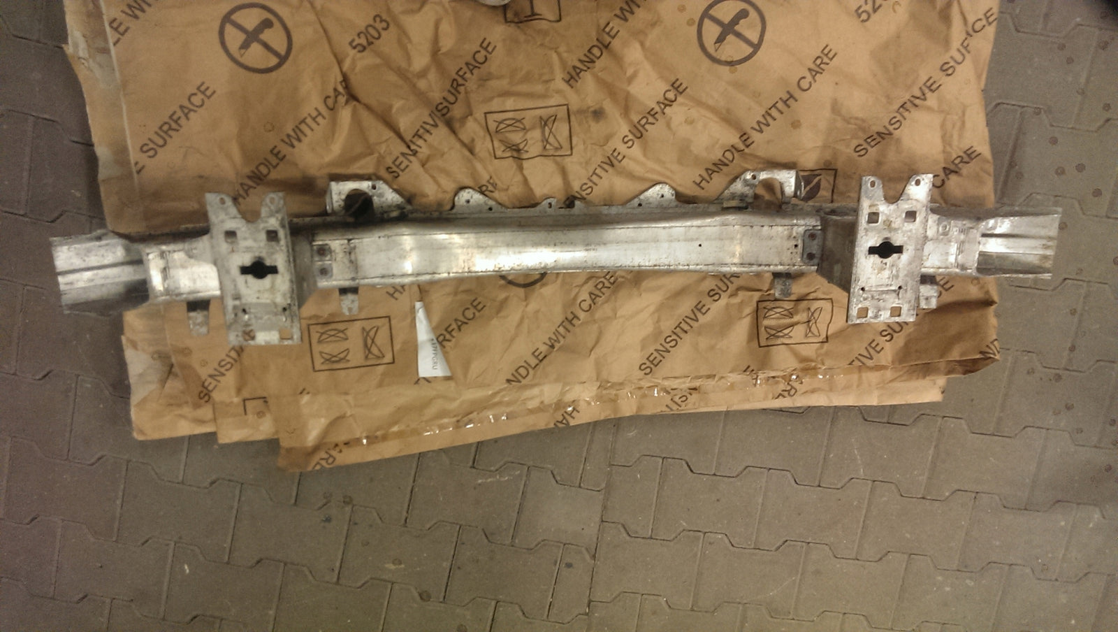 przednia belka zderzaka BMW E65 7014998 ORYGINAŁ