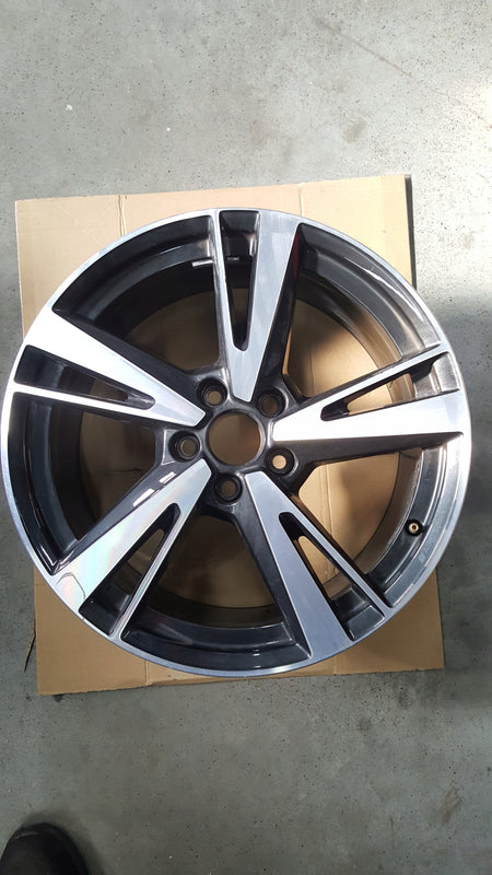 Felga oryginał Audi A3 S3 RS3 18X8J ET 46 5X112 nr. 8Y0601025N