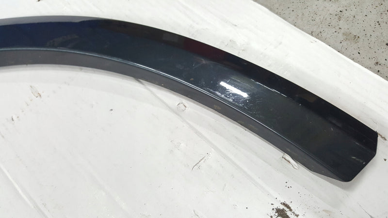 Listwa błotnika prawy przód AUDI Q2 81A853718A