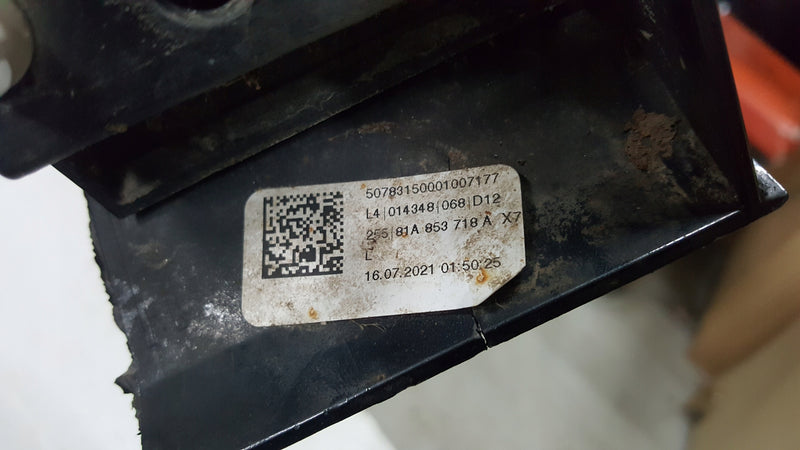 Listwa błotnika prawy przód AUDI Q2 81A853718A
